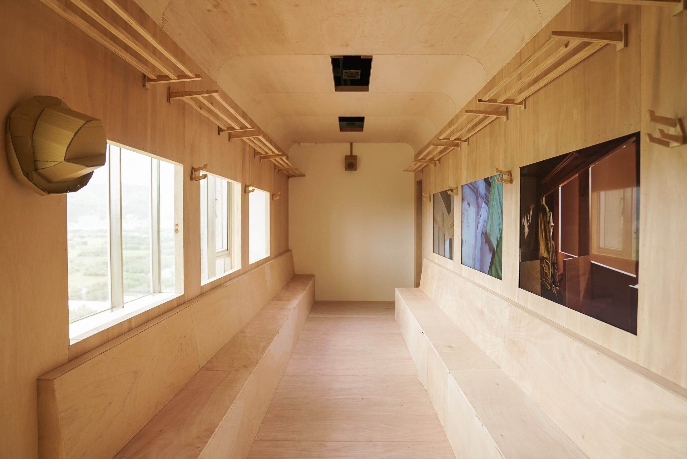 車廂 / Carriage — 展示風景 1